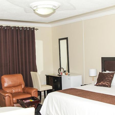 Streets Of Gold Guest House Gaborone Extérieur photo